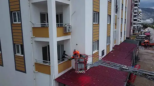 Adana'da sağanak yağış esareti!