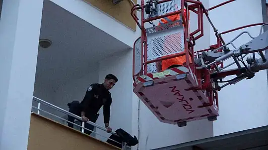 Adana'da sağanak yağış esareti!