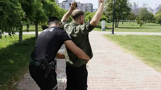 Adana polisinin 'şok uygulamaları'nda bin 287 adet ruhsatsız silah ele geçirildi