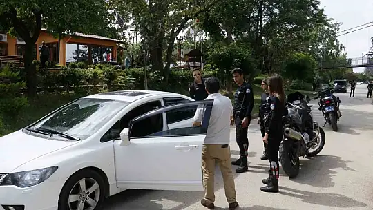 Adana polisinin 'şok uygulamaları'nda bin 287 adet ruhsatsız silah ele geçirildi