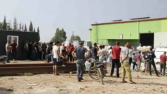 Adana Valisi Elban: 'Yangına müdahale sürüyor, diğer yerlere sıçrama ihtimali azaldı'