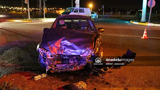 İki otomobil çarpıştı: 5 yaralı