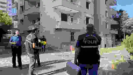 Ağır hasarlı binanın 7'nci katından düşen şahıs öldü
