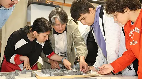 AGÜ'de 'Hayatın Renkleri, Engelsiz Dokunuşlar'