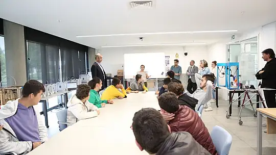 AGÜ'de 'Hayatın Renkleri, Engelsiz Dokunuşlar'