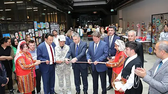 AGÜ'de 'Hayatın Renkleri, Engelsiz Dokunuşlar'