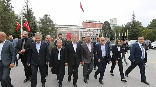 Akar: Terörle arasına mesafe koyamayanlarla problemimiz var