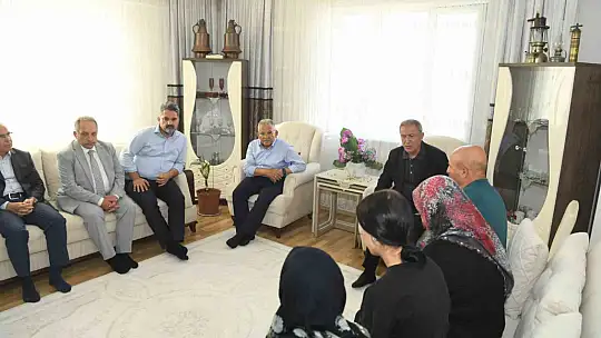Akar ve Büyükkılıç'tan Şehit Eraslan'ın ailesine taziye ziyareti