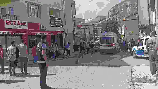 Akrabalar arasında çıkan kavgada ortalık savaş alanına döndü: 2'si ağır 5 yaralı