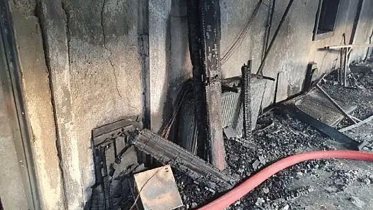 Alevlere teslim olan fabrika büyük hasar gördü