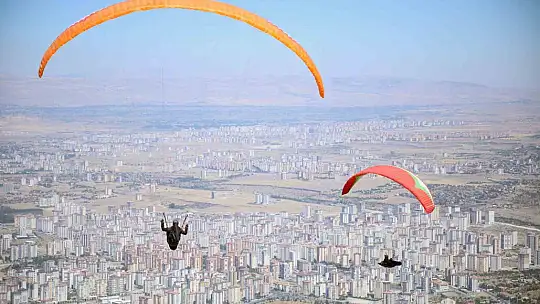 Kayseri'de yamaç paraşütü heyecanı başlıyor