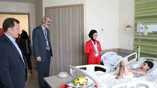 Ampute Milli Takımı depremzede vatandaşları ziyaret etti