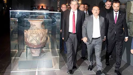 Anadolu'da tek olan 2 bin 500 yıllık sunak ait olduğu topraklarda