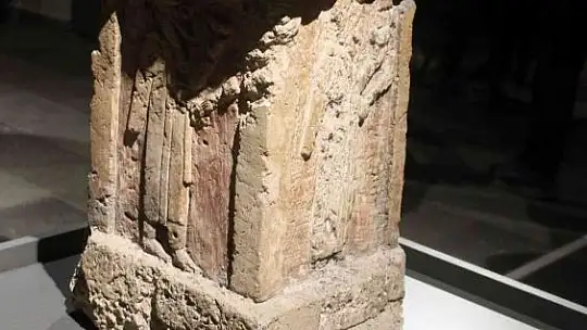 Anadolu'da tek olan 2 bin 500 yıllık sunak ait olduğu topraklarda