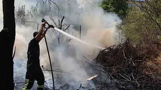 Melikgazi'de anız yangını korkuttu!