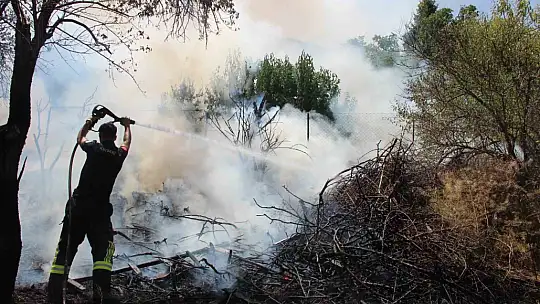 Melikgazi'de anız yangını korkuttu!