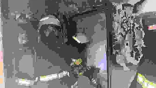 Apartman dairesinde korkutan yangın