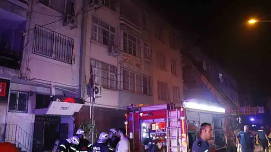 Apartmanda çıkan yangında can pazarı yaşandı: Çok sayıda kişi dumandan etkilendi