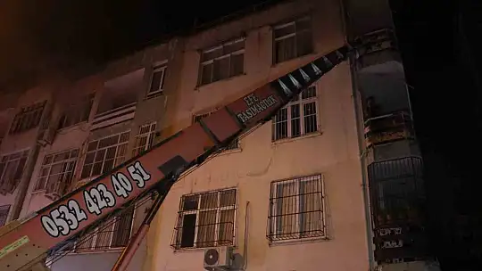 Apartmanda çıkan yangında can pazarı yaşandı: Çok sayıda kişi dumandan etkilendi