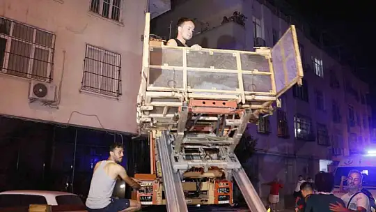 Apartmanda çıkan yangında can pazarı yaşandı: Çok sayıda kişi dumandan etkilendi