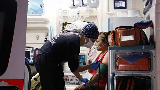 Apartmanda çıkan yangında can pazarı yaşandı: Çok sayıda kişi dumandan etkilendi