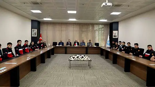 Öğrencilerden Rektör Karamustafa'ya ziyaret