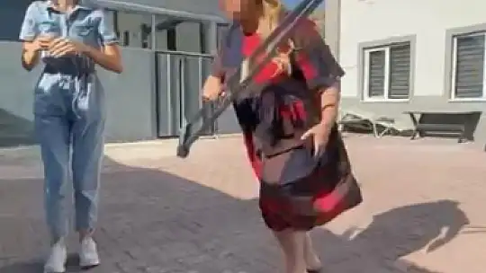 Avukata koltuk değneği ile saldıran kadın serbest bırakıldı