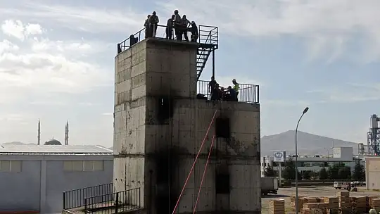 Deprem ve yangın tatbikatı gerçeğini aratmadı