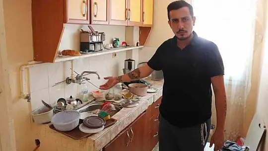 Babasını çöp evde ölüme terk edilmiş halde buldu