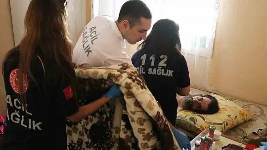 Babasını çöp evde ölüme terk edilmiş halde buldu