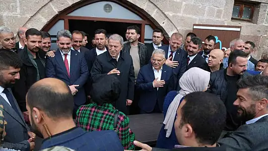 Bakan Akar ilçelerle bayramlaşmaya devam ediyor