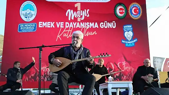 Bakan Akar'dan işçilere destek