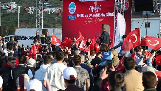 Bakan Akar'dan işçilere destek