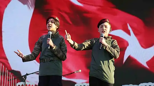 Bakan Akar'dan işçilere destek