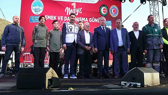 Bakan Akar'dan işçilere destek