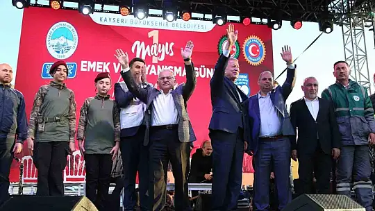 Bakan Akar'dan işçilere destek