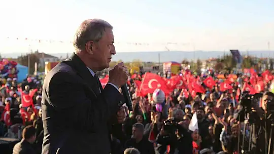 Bakan Akar'dan işçilere destek