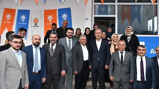 Bakan Akar: 'Teröristler Suriye'nin kuzeyinde kazdıkları çukurlara gömüldüler'