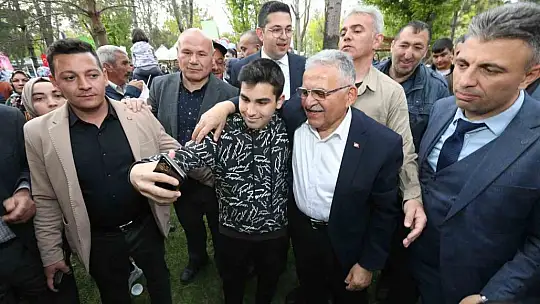 Bakan Akar, piknik etkinliğinde vatandaşlarla buluştu