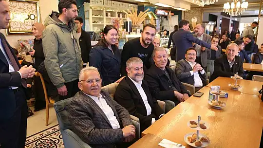 Bakan Akar, Bakan Nebati ve Başkan Büyükkılıç'tan AVM ziyareti