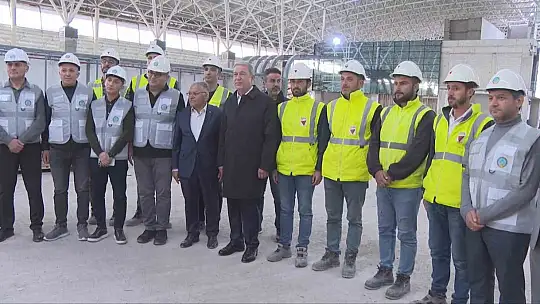 Bakan Akar, Havalimanı Yeni Terminal Binası inşaatını inceledi