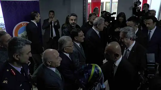 Bakan Akar'dan Togg'lu bayramlaşma