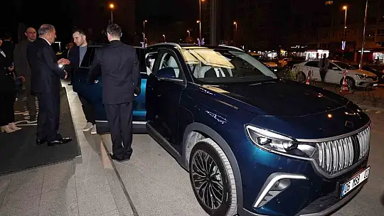 Bakan Akar'dan Ukrayna Altyapı Bakanı'na Togg jesti