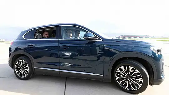 Bakan Akar'dan Ukrayna Altyapı Bakanı'na Togg jesti