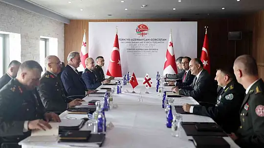 Bakan Akar, Gürcistan ve Azerbaycan savunma bakanları ile görüştü