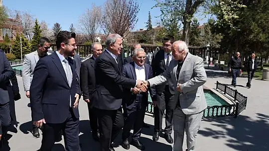 Bakan Akar ile  Büyükkılıç esnafı ziyaret etti