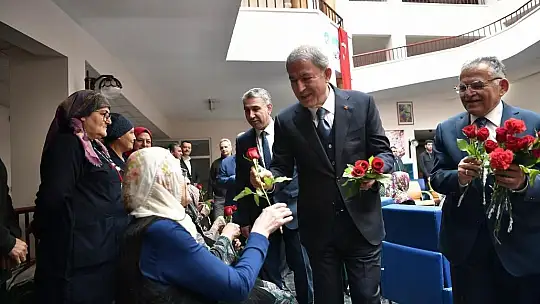Bakan Akar ile Başkan Büyükkılıç, bayramlaşma programlarına TOGG ile katıldı
