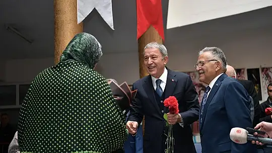 Bakan Akar ile Başkan Büyükkılıç, bayramlaşma programlarına TOGG ile katıldı