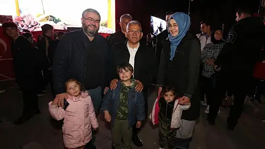 Bakan Akar ile gençlerle buluşan Başkan Büyükkılıç'tan anlamlı şiir