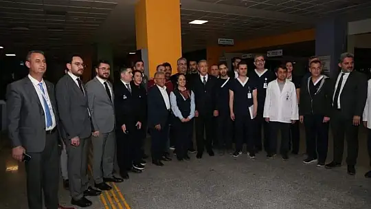 Bakan Akar'dan hastalara sürpriz ziyaret